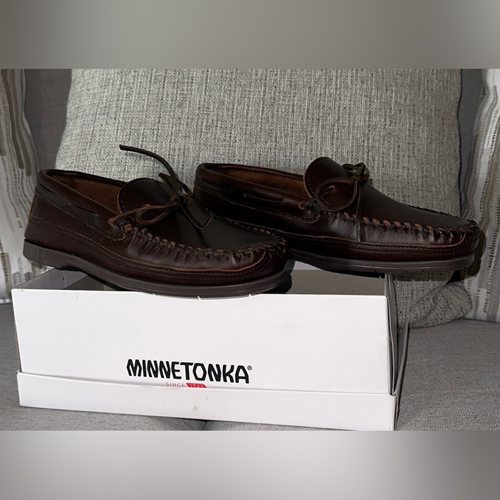Men’s Minnetonka Moccasin - Picture 2 of 6